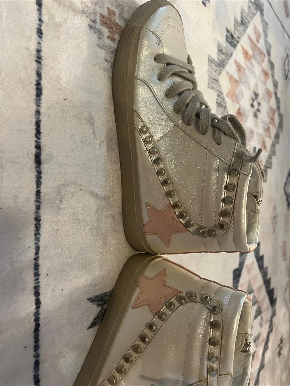 Women’s High-Top Fashion Sneakers in Metallic Cream with Pink Star